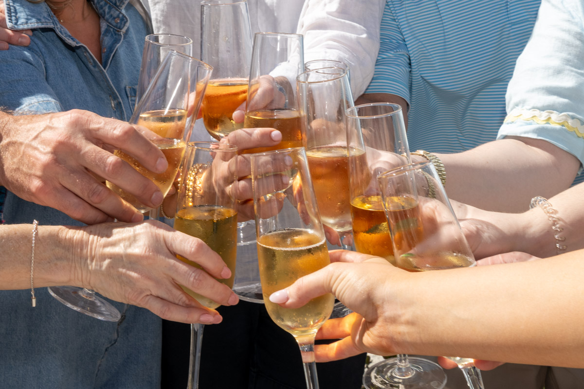 champagne glasses clinking