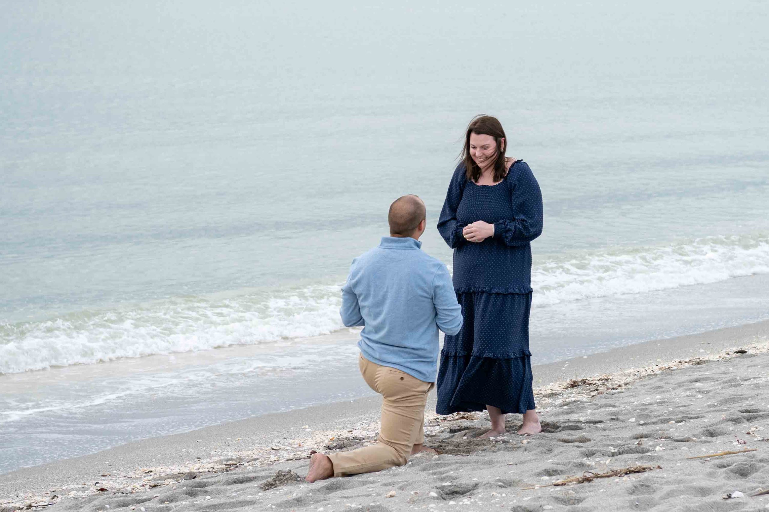 girl reacts and says Yes to proposal on Venice Beach