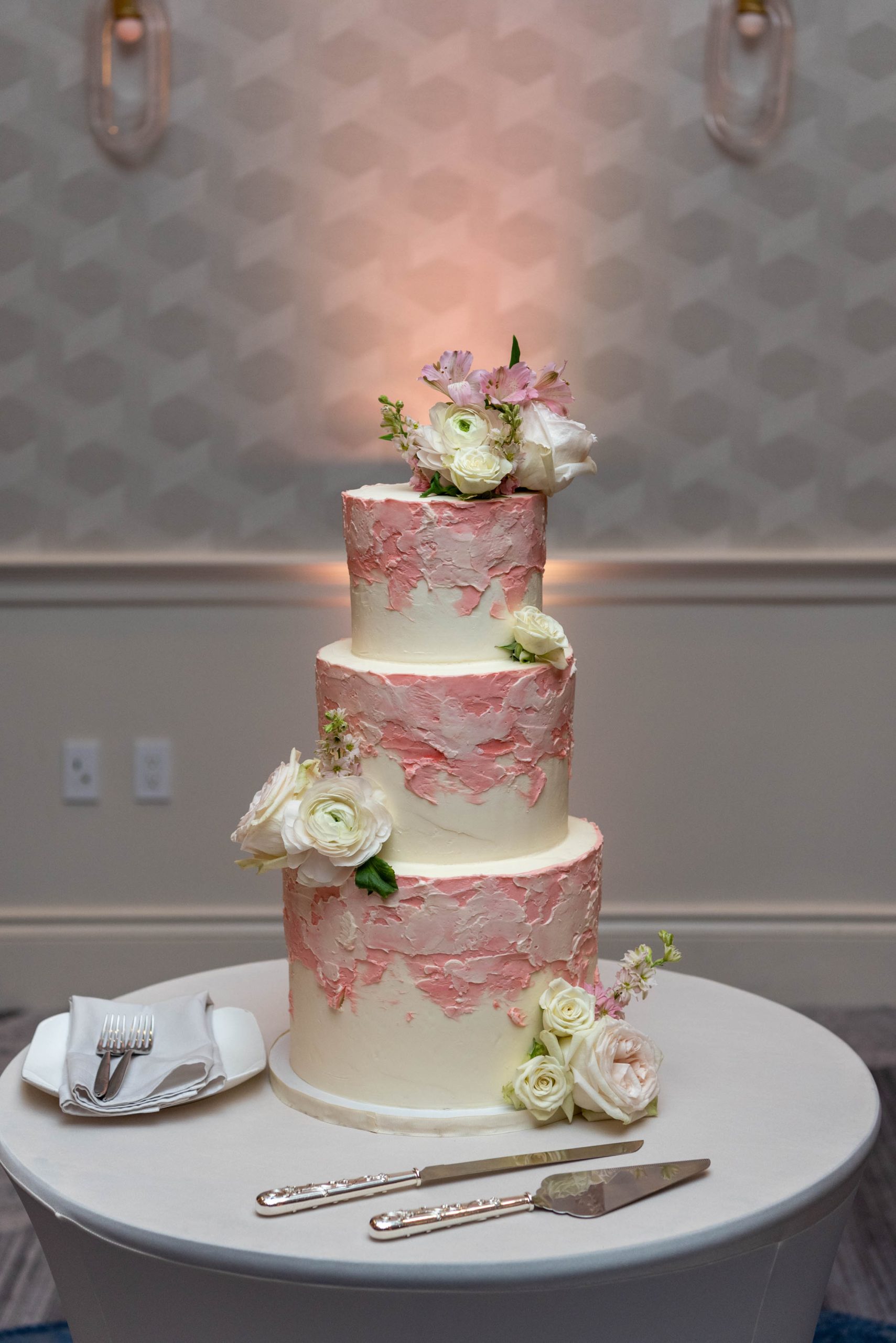 beautiful three tiered wedding cake