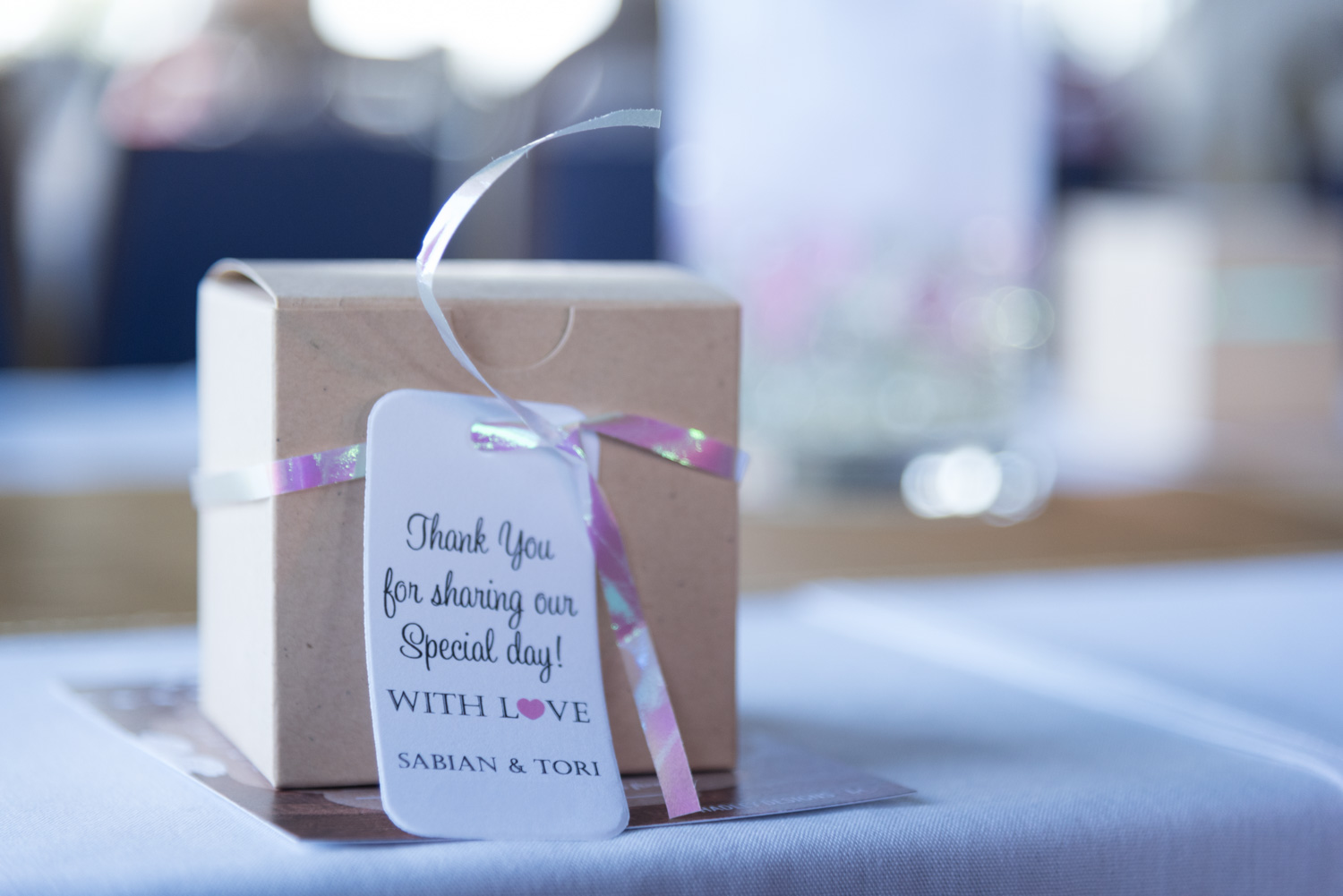 a small box with a note for the guests